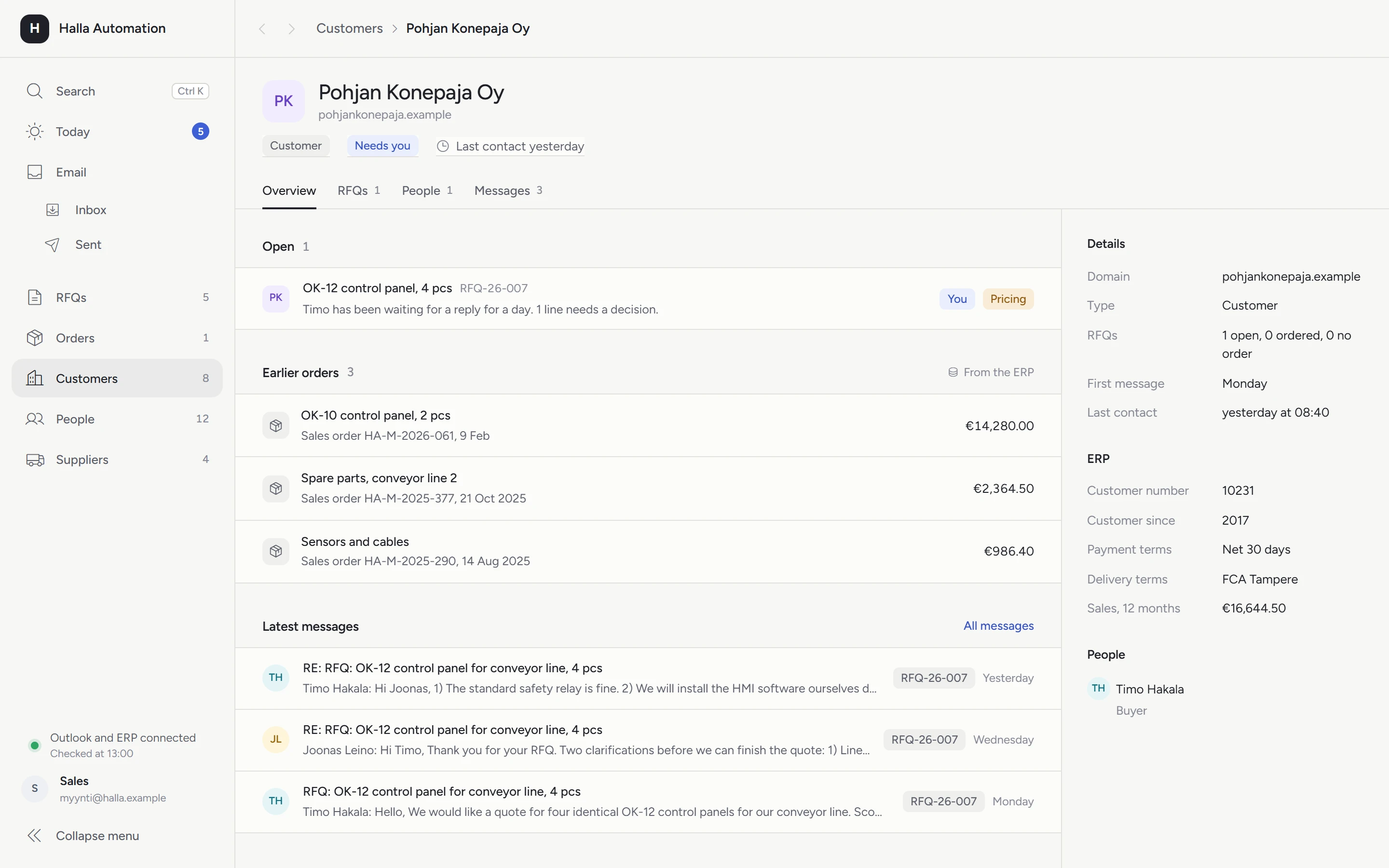 Customer page: contacts, open requests and the latest messages
